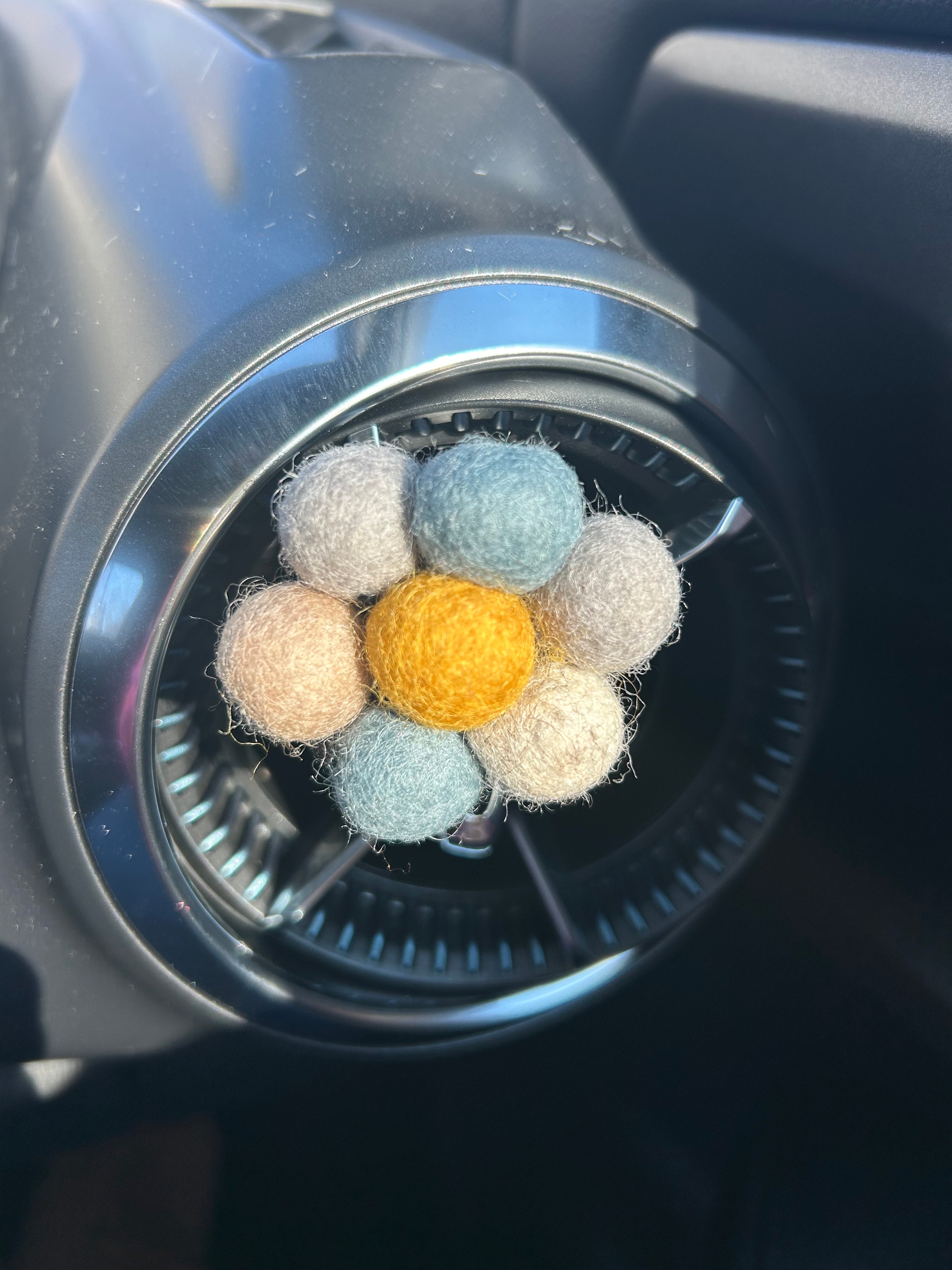 Gray Daisy Car Freshies